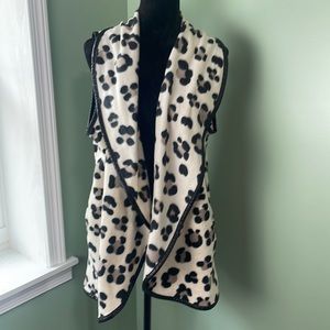 Simply southern collection, leopard print waterfall fleece vest small